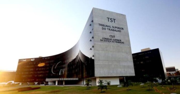 tribunal-condena-empresa-por-transfobia-e-determina-indenizacao-a-trabalhadora