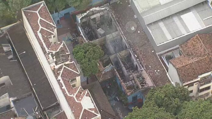 rj:-incendio-destroi-escola-municipal-na-tijuca;-telhado-desaba