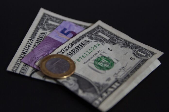 real-e-a-4a-moeda-que-mais-se-valorizou-frente-ao-dolar-em-2025