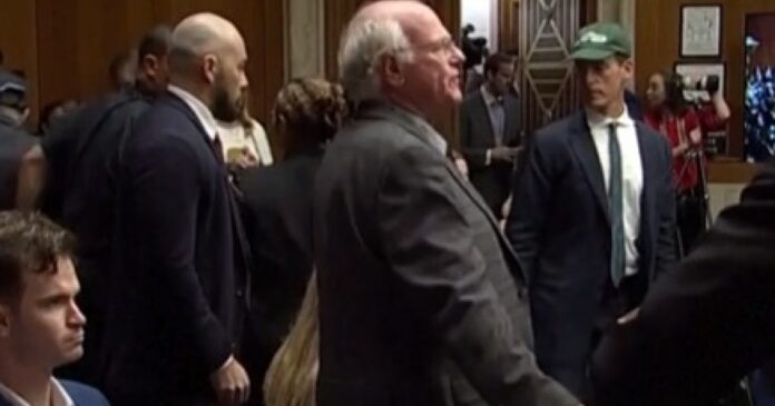 video:-co-fundados-da-ben-e-jerry’s-e-preso-em-protesto-no-senado-dos-eua