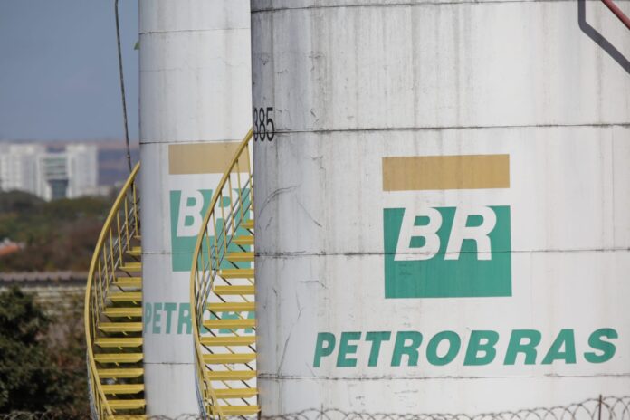 por-trava-nas-negociacoes-com-petrobras,-categoria-anuncia-nova-greve