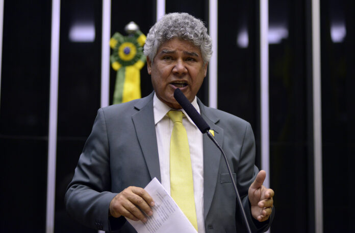 chico-alencar-propoe-pl-para-frear-influencers-na-divulgacao-de-bets