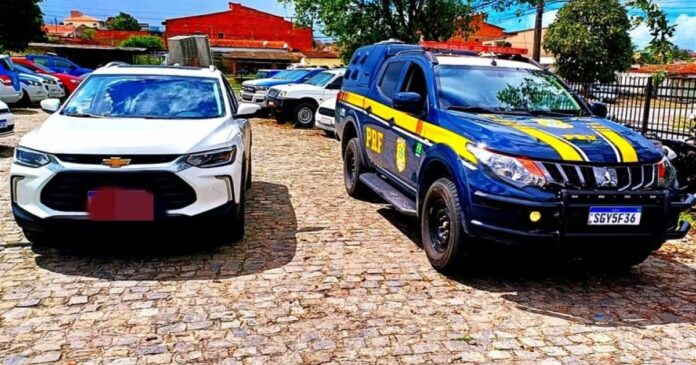homem-negocia-carro-roubado-com-‘quebra-queixo’-e-acaba-preso-pela-prf-em-alagoinhas