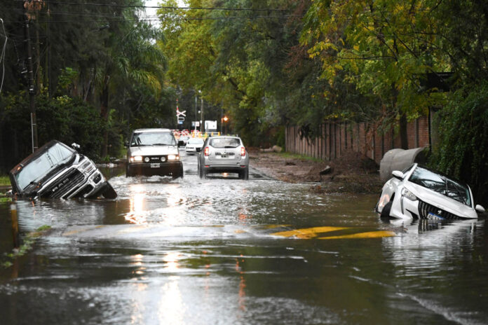 governo-milei-mobiliza-forcas-armadas-e-de-seguranca-apos-inundacoes-na-argentina