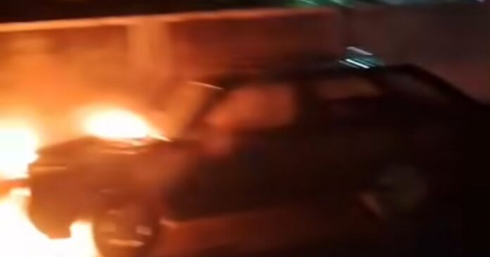 video:-idoso-ateia-fogo-no-proprio-carro-proximo-a-hospital-no-municipio-de-guanambi