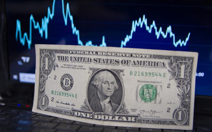 dolar-encerra-o-dia-a-r$-5,74-com-tom-cauteloso-do-fed;-ibovespa-fecha-quase-estavel