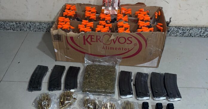 dois-suspeitos-sao-presos-e-policia-apreende-municoes,-carregadores-e-drogas-em-eunapolis