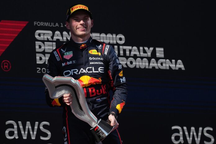 max-verstappen-supera-mclarens-e-vence-gp-da-emilia-romagna