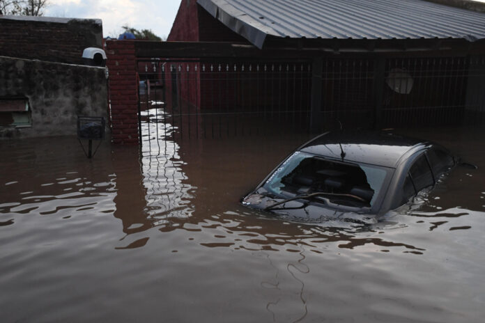 quase-3.000-pessoas-sao-evacuadas-por-enchentes-na-argentina