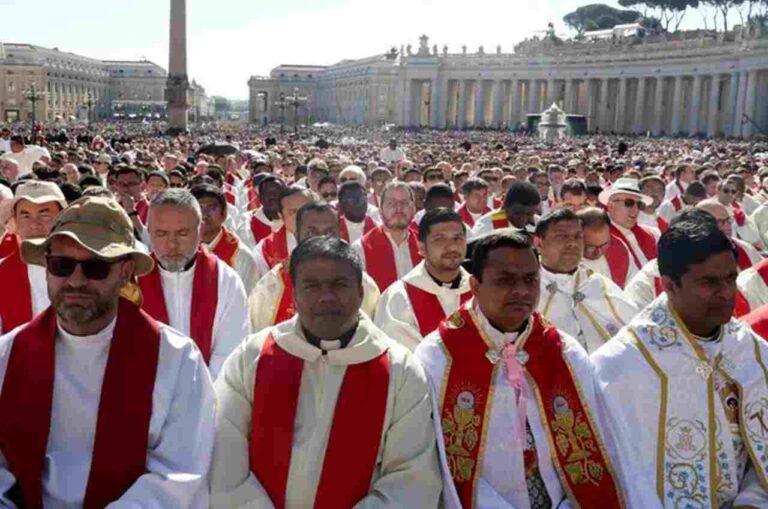 padres-gays:-livro-expoe-contradicoes-e-silencio-da-igreja