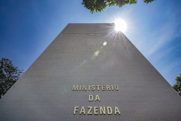 ministerio-da-fazenda-eleva-previsao-para-o-crescimento-do-pib-de-2,3%-para-2,4%