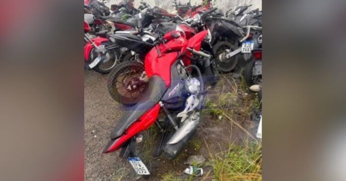 moto-apreendida-apos-roubo-e-desmontada-e-furtada-em-patio-de-delegacia-em-salvador