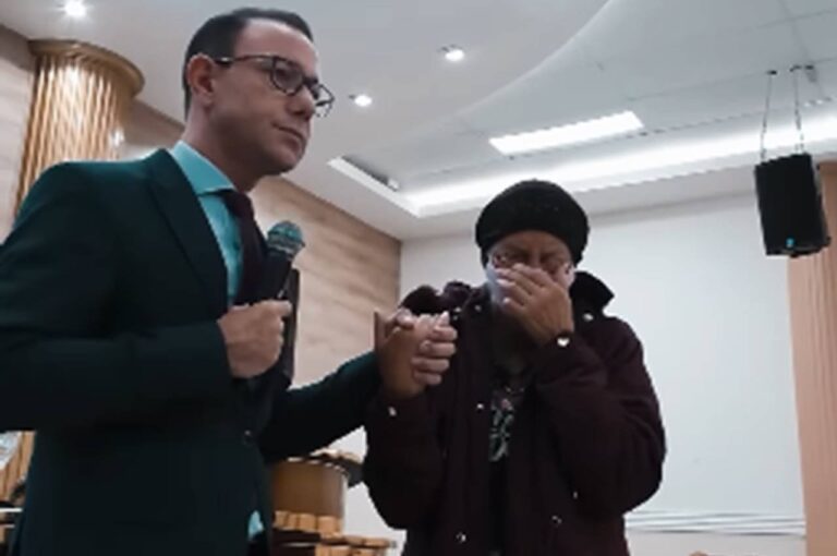 pastor-se-mobiliza-para-salvar-fiel-endividada-com-agiotas-e-emociona-nas-redes-sociais
