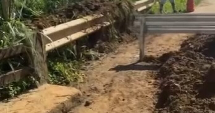 ex-prefeito-de-itapebi-abre-acesso-para-pedestres-sobre-ponte-interditada-no-extremo-sul