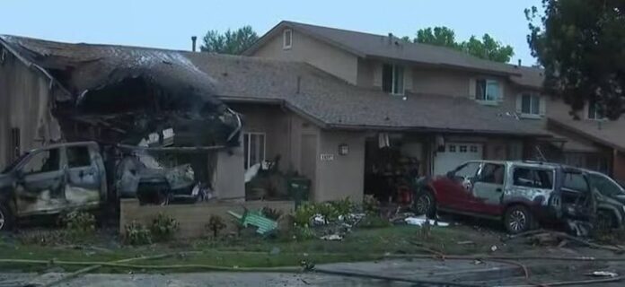 aviao-de-pequeno-porte-cai-e-atinge-zona-residencial-de-san-diego,-california