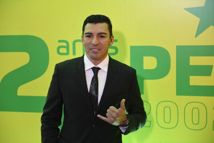 ex-zagueiro-lucio-esta-se-recuperando-bem-apos-queimar-18%-do-corpo