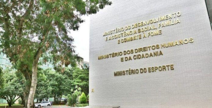 homem-ameaca-explodir-bomba-e-ministerio-de-desenvolvimento-e-isolado