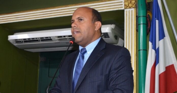 kiki-bispo-critica-aplb-por-rejeitar-reajuste-da-prefeitura:-“por-que-aceitou-menos-do-estado?”