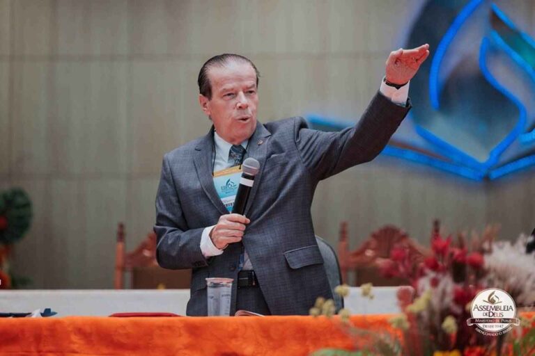 pastor-diz-que-pregador-que-torce-para-time-de-futebol-e-“crente-de-meia-tigela”