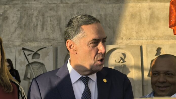 luis-roberto-barroso-celebra-titulo-de-cidadao-baiano-na-al-ba:-“tive-que-me-tornar-baiano”