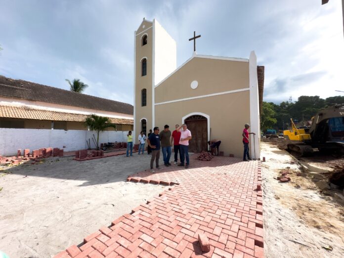 prefeitura-de-prado-realiza-construcao-da-nova-praca-da-matriz-no-distrito-de-cumuruxatiba
