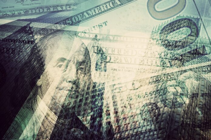 dolar-fecha-a-r$-5,64-apos-susto-com-iof;-ibovespa-reage-e-sobe-0,40%-no-dia