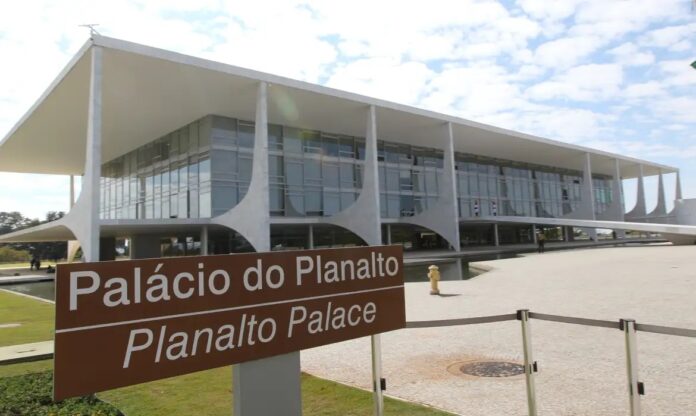 governo-lula-fecha-projeto-sobre-regulacao-de-plataformas-que-da-a-anpd-poder-de-bloquear-redes