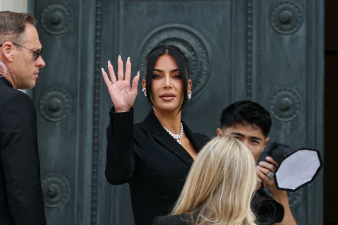 justica-da-franca-condena-oito-acusados-de-roubar-joias-de-kim-kardashian-em-2016