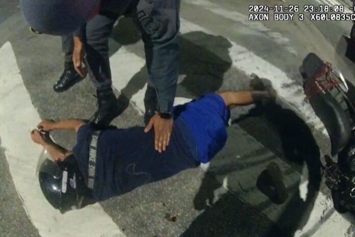 “sou-trabalhador”:-video-mostra-jovem-implorando-ajuda-apos-tiro-de-pm