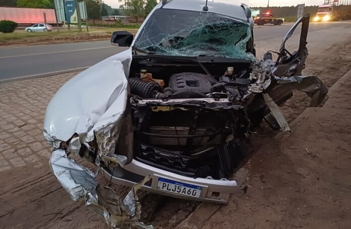 motorista-fica-gravemente-ferido-em-colisao-na-br-101-em-nova-vicosa
