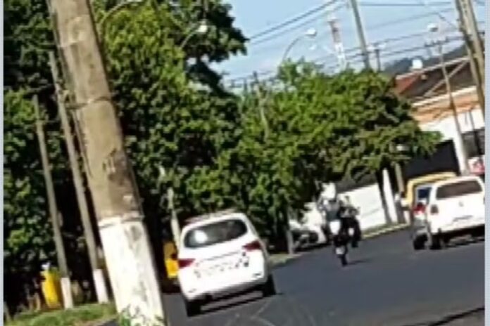 pm-playboy-e-flagrado-“dando-grau”-em-moto-durante-o-expediente.-video