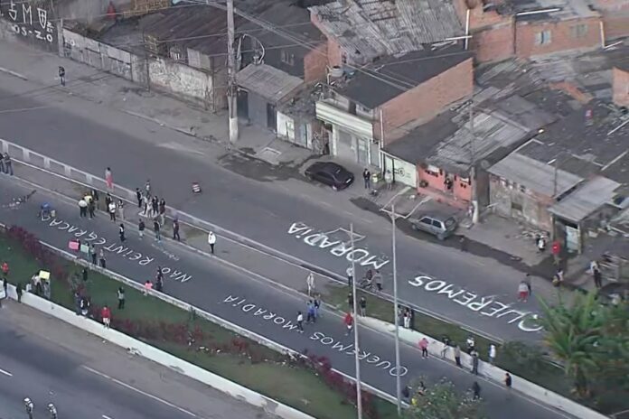 marginal-pinheiros:-protesto-bloqueia-transito-e-afeta-linhas-de-trem