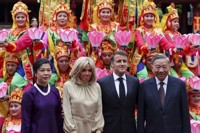 macron-nega-briga-com-esposa-apos-video-viral-no-vietna:-‘estavamos-brincando’