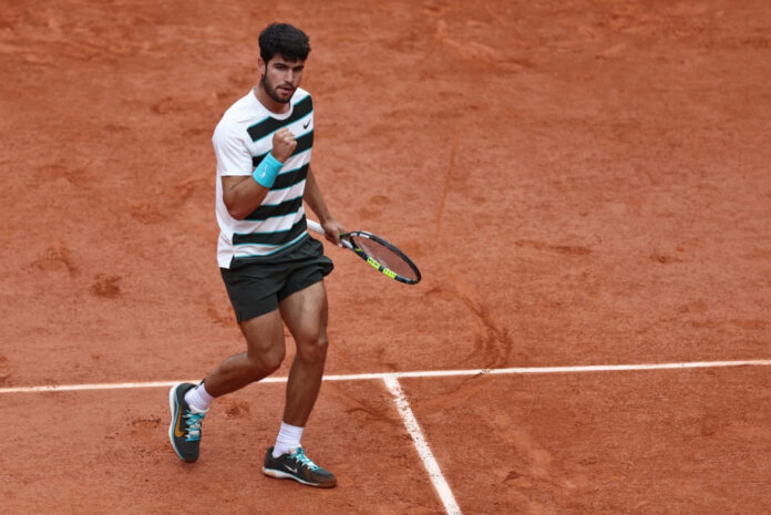 alcaraz-tem-estreia-tranquila-e-inicia-campanha-pelo-bicampeonato-em-roland-garros-com-vitoria
