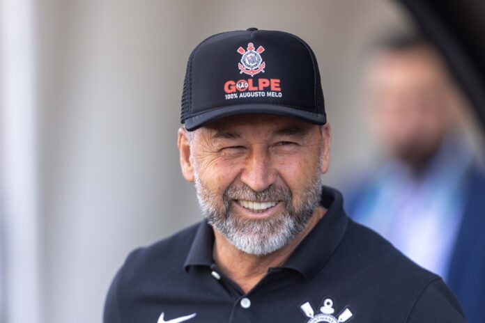 conselho-do-corinthians-aprova-afastamento-de-augusto-melo-da-presidencia