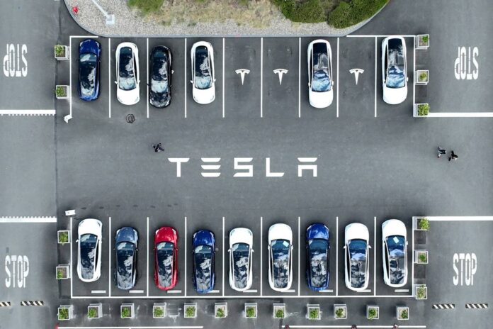 vendas-da-tesla,-de-musk,-desabam-49%-na-europa.-chinesas-ganham-forca