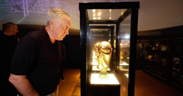 no-primeiro-dia-na-cbf,-ancelotti-visita-sede-e-museu-da-selecao-brasileira