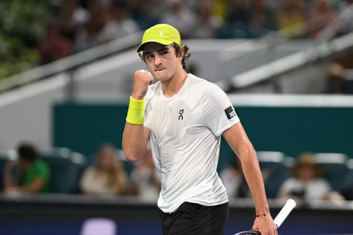 joao-fonseca-estreia-com-vitoria-na-primeira-rodada-em-roland-garros