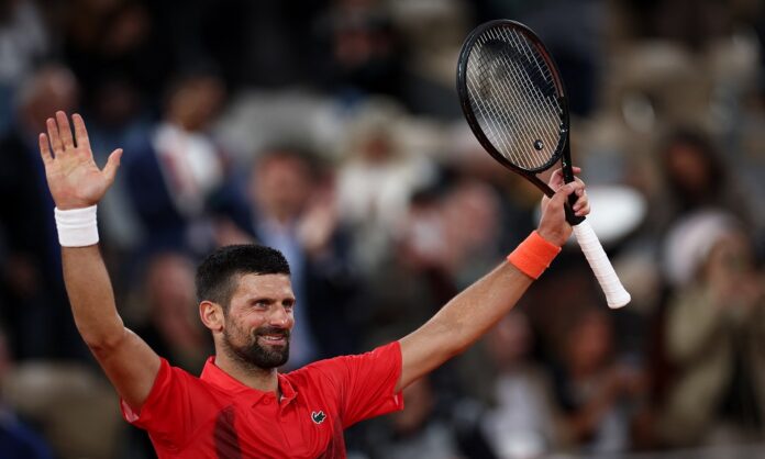 djokovic-estreia-sem-grandes-dificuldades-e-avanca-em-roland-garros