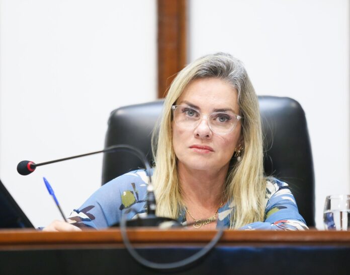 ivana-bastos-repudia-invasao-ao-plenario-da-al-ba:-“optaram-pelo-enfrentamento,-nao-pelo-dialogo”