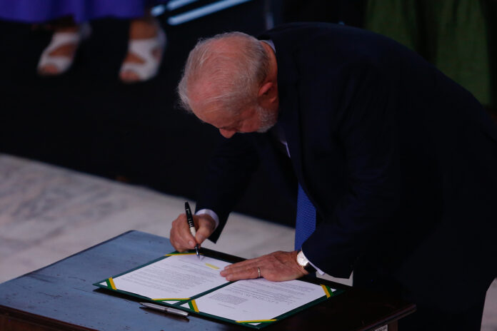 stj:-indicacao-de-lula-teve-reuniao-no-alvorada-e-ligacao-para-petista