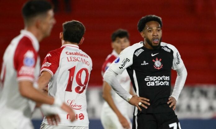corinthians-perde-para-o-huracan,-da-azar-e-e-eliminado-na-sul-americana