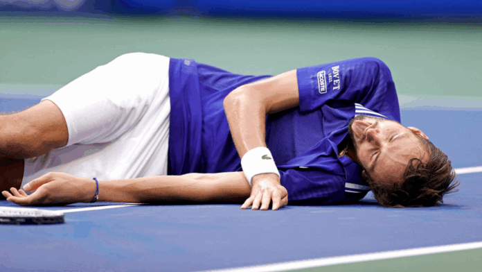 medvedev-volta-a-decepcionar-no-saibro-e-cai-na-estreia-em-roland-garros