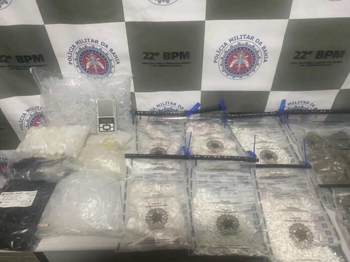 pm-apreende-drogas-no-bairro-de-cajazeiras,-em-salvador