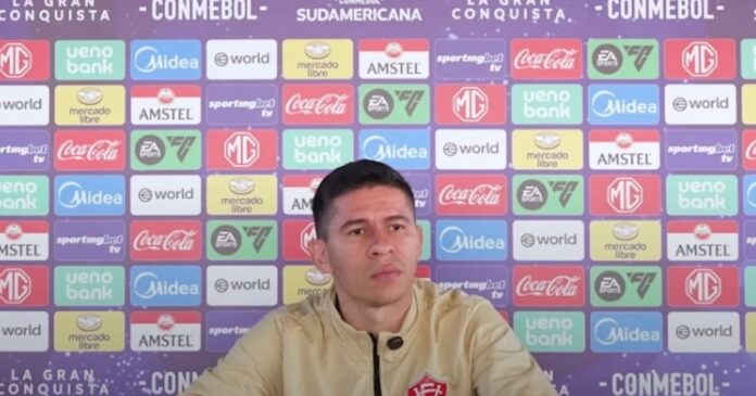 osvaldo-descarta-“terra-arrasada”-no-vitoria-e-projeta-classificacao-na-sul-americana