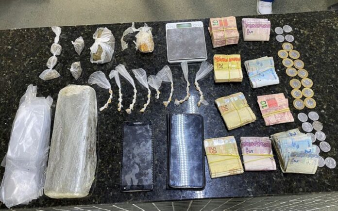 peto-apreende-drogas,-arma-e-moto-adulterada-e-prende-suspeito-em-itamaraju