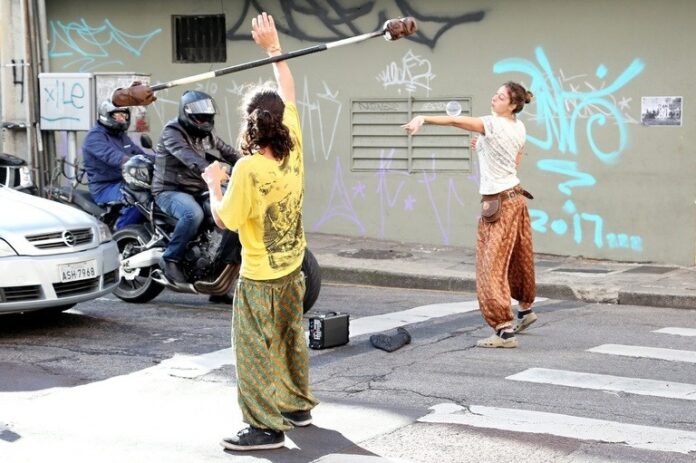 vereador-propoe-projeto-para-regulamentar-acao-de-artistas-de-rua-em-salvador;-entenda
