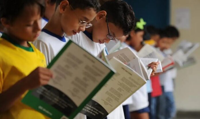 al-ba-pode-proibir-venda-de-materiais-didaticos-em-escolas-particulares-da-bahia;-entenda