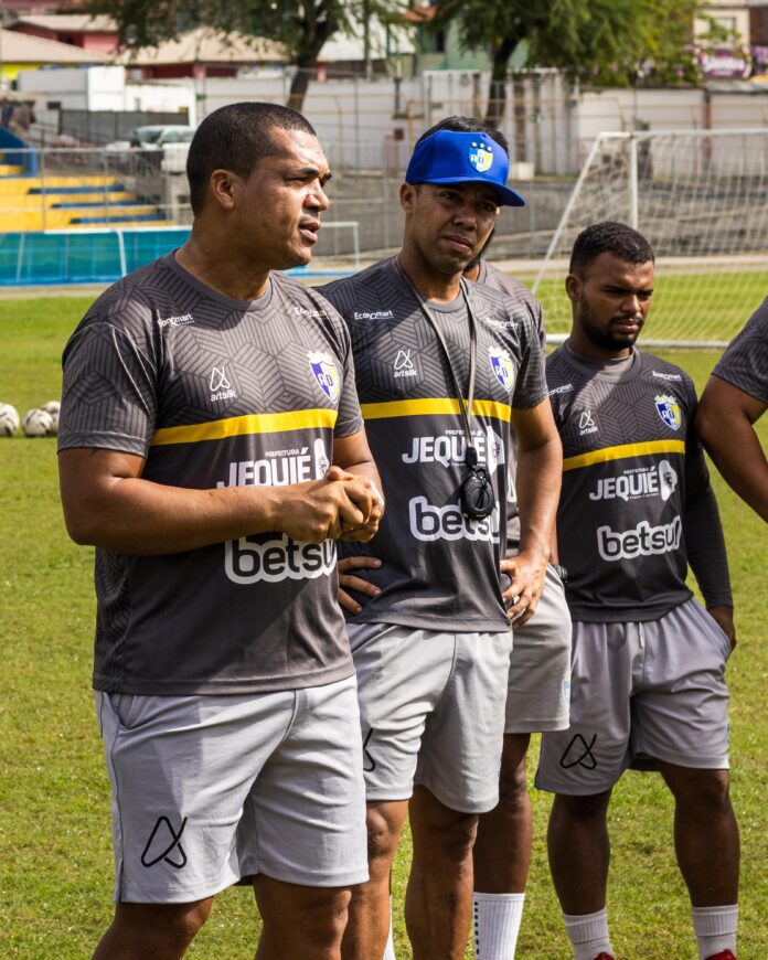 tecnico-do-jequie-comenta-expectativas-para-partida-contra-o-penedense:-“jogo-dificil”