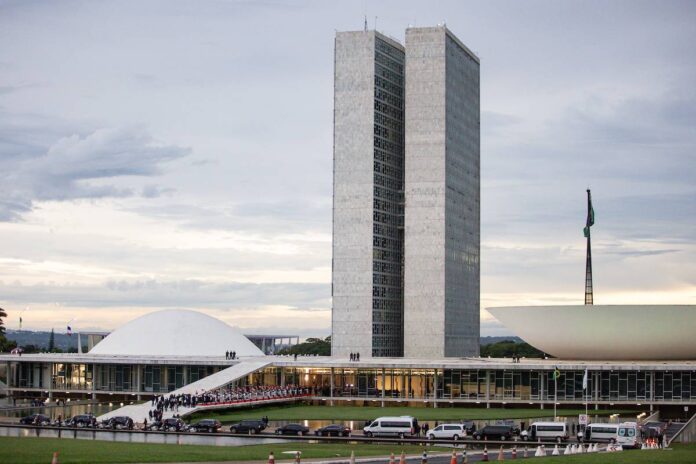 governo-anuncia-bloqueio-de-r$-7,1-bilhoes-em-emendas